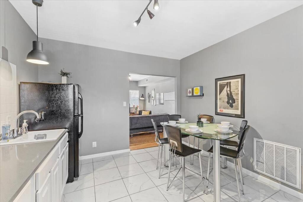Convenient - Pet And Baby - Near Convention And Hospital *