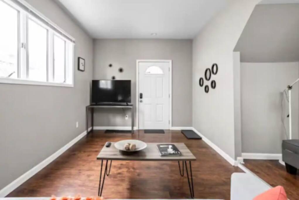 Cozy 1br Getaway - Bbq - Backyard - Pet - Friendly Holiday home Indianapolis