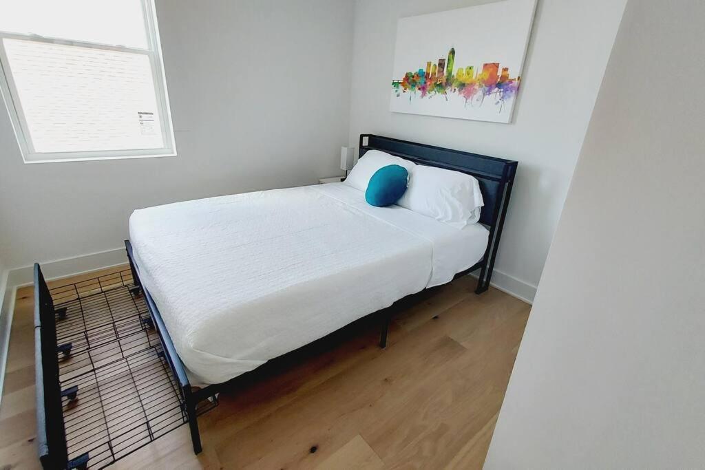 Great Location! 1br 1bath Carriagehouse Apartment *