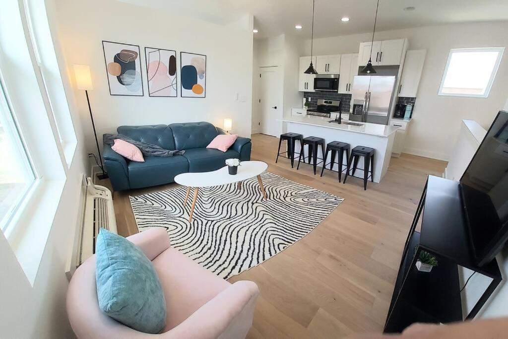 Great Location! 1br 1bath Carriagehouse Apartment
