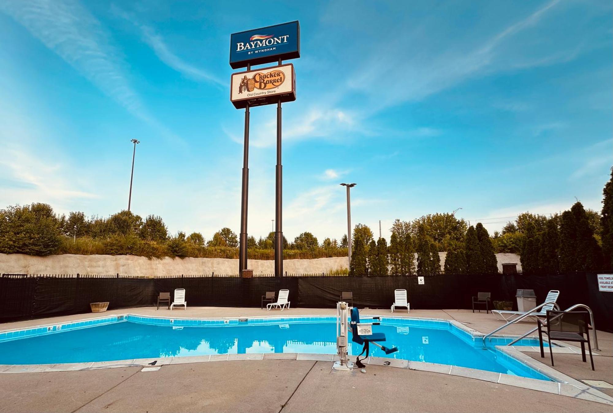 Hotel Baymont By Wyndham South