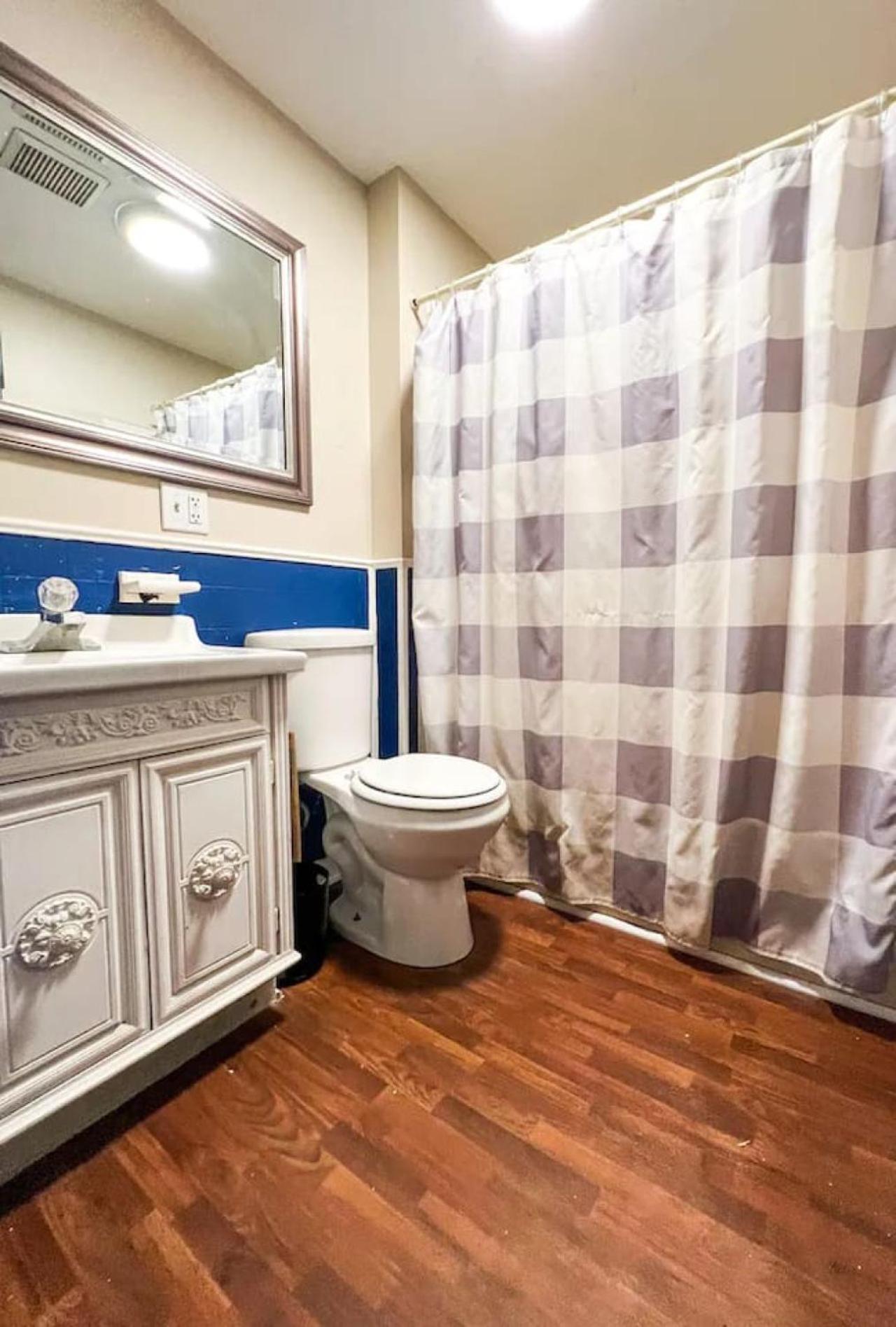 Sleeps 21 8 Bedroom With 16 Beds And Large Driveway Wifi Indianapolis