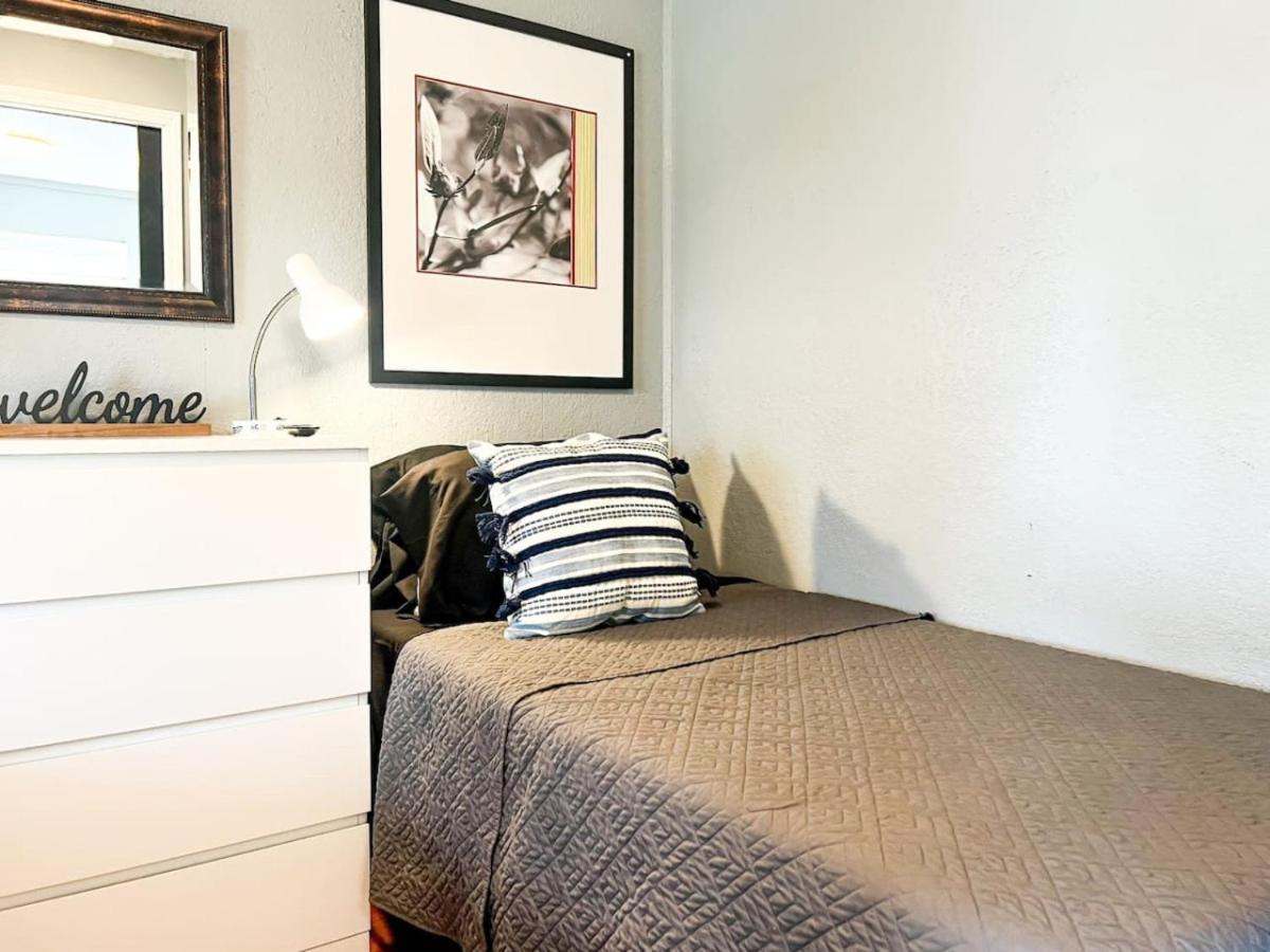 Sleeps 21 8 Bedroom With 16 Beds And Large Driveway Wifi Holiday home Indianapolis