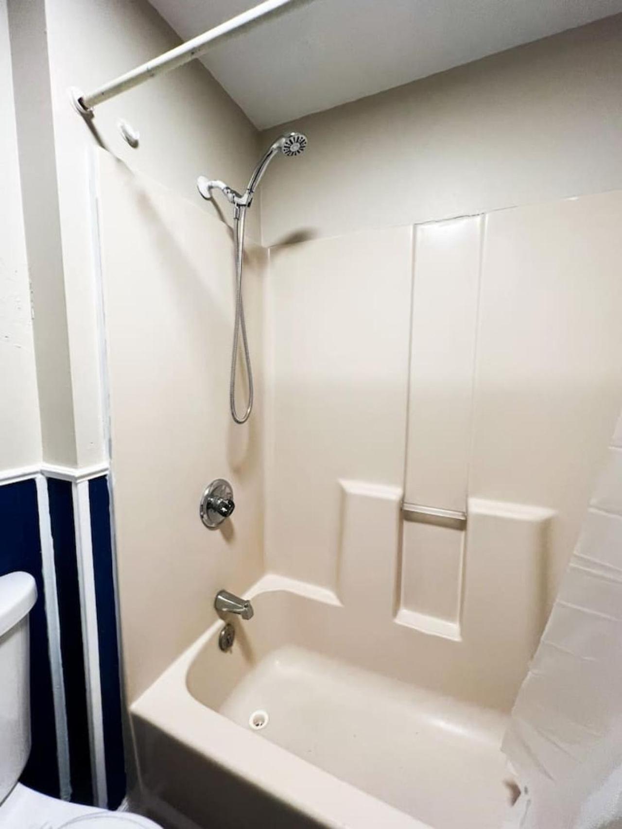 Sleeps 21 8 Bedroom With 16 Beds And Large Driveway Wifi Holiday home *