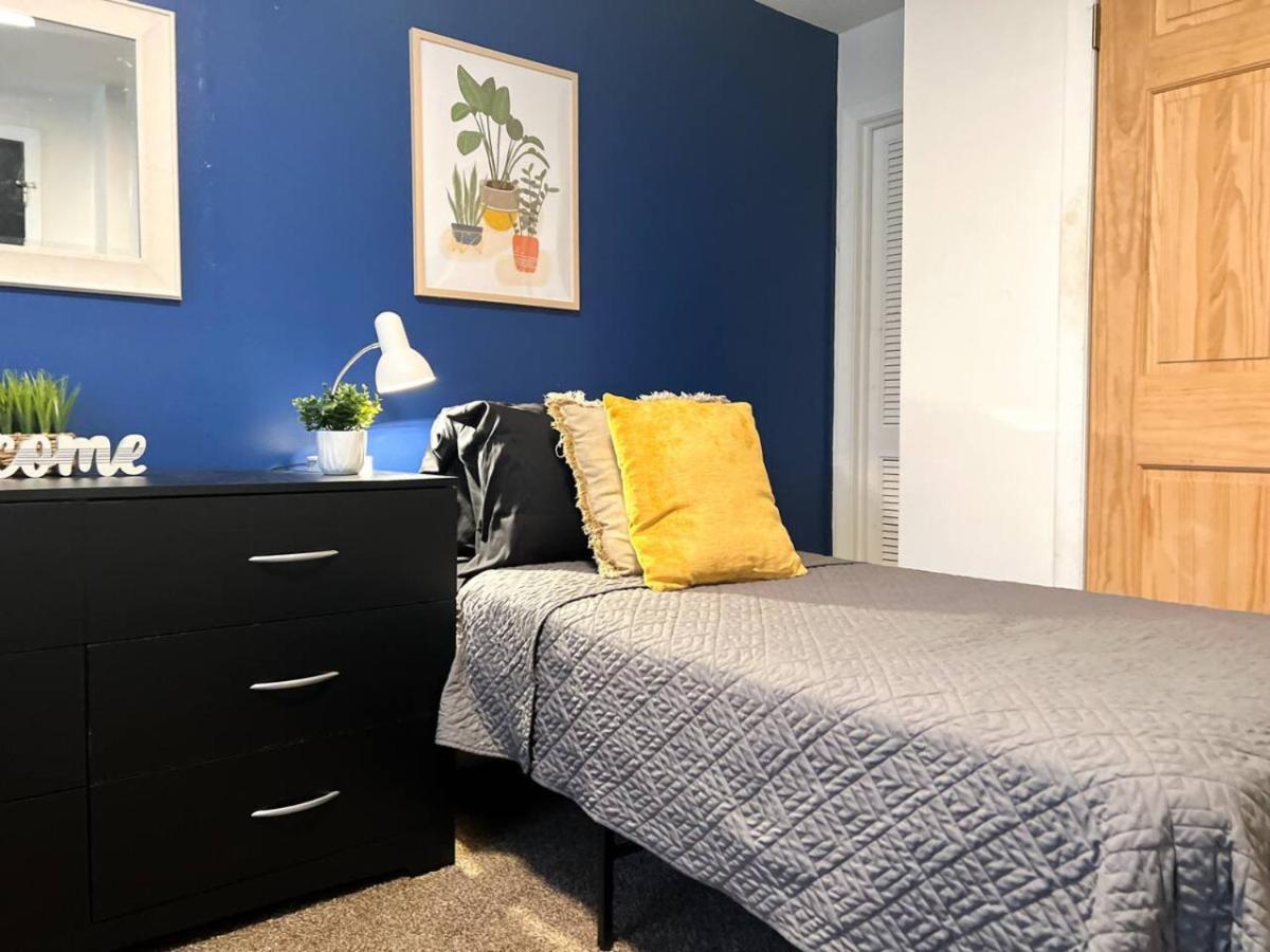 Holiday home Sleeps 21 8 Bedroom With 16 Beds And Large Driveway Wifi Indianapolis