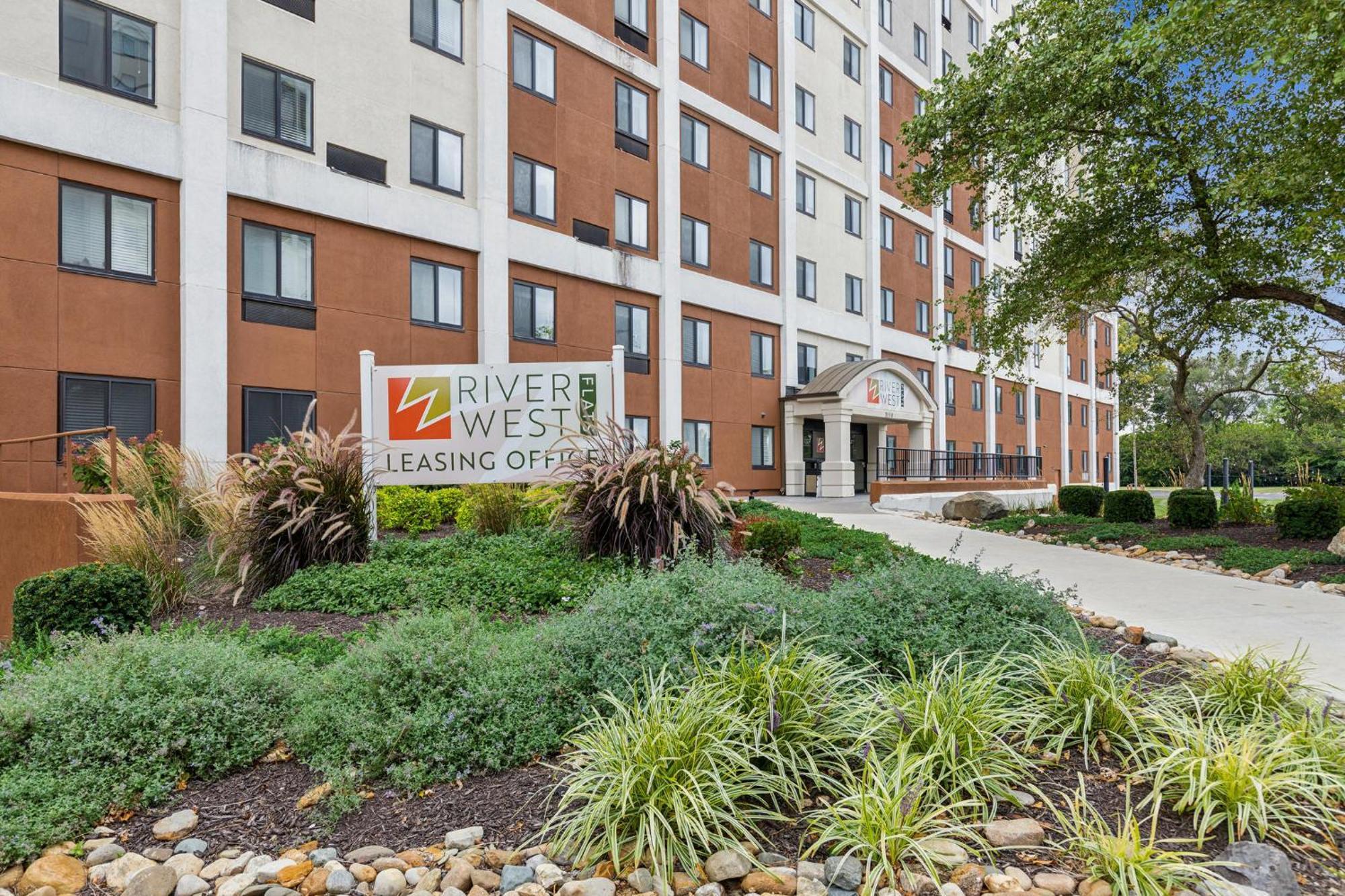 River West 104 I Modern & Elegant Indianapolis