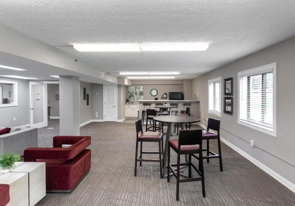 River West 104 I Modern & Elegant * Indianapolis
