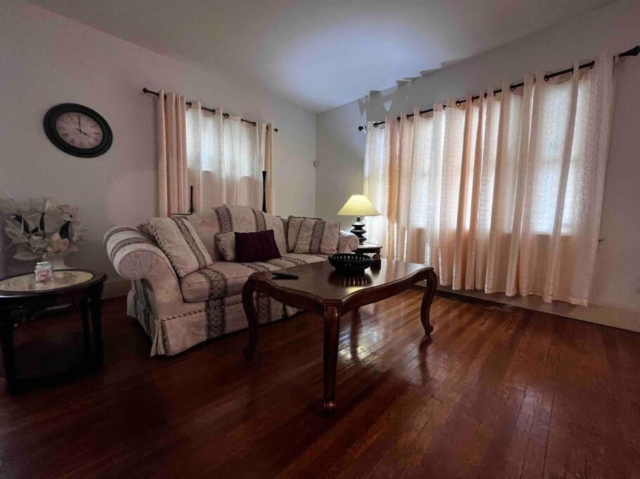 Comfortable 2-bdrm Spacious With Wifi & Patio