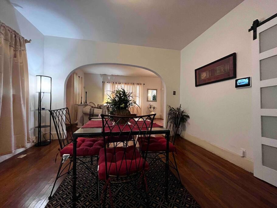 Comfortable 2-bdrm Spacious With Wifi & Patio Holiday home *