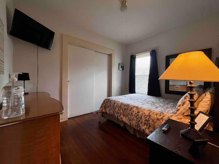 Holiday home Comfortable 2-bdrm Spacious With Wifi & Patio *