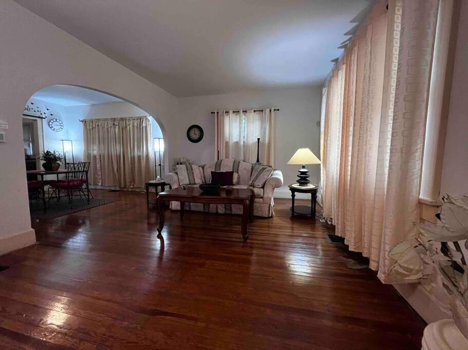 Comfortable 2-bdrm Spacious With Wifi & Patio * Indianapolis