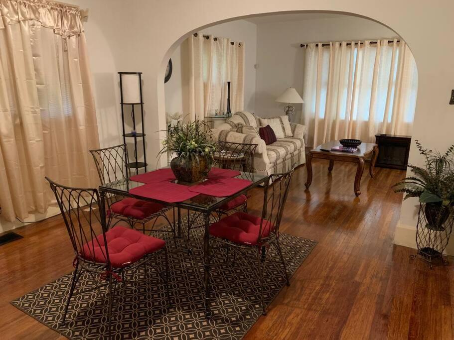Comfortable 2-bdrm Spacious With Wifi & Patio *