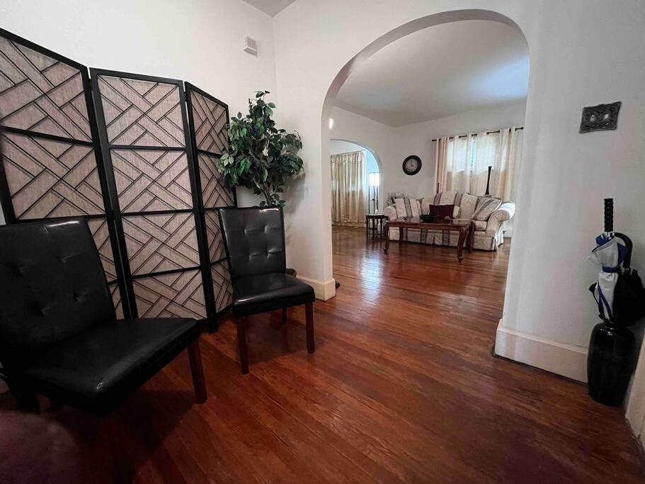 Comfortable 2-bdrm Spacious With Wifi & Patio Indianapolis
