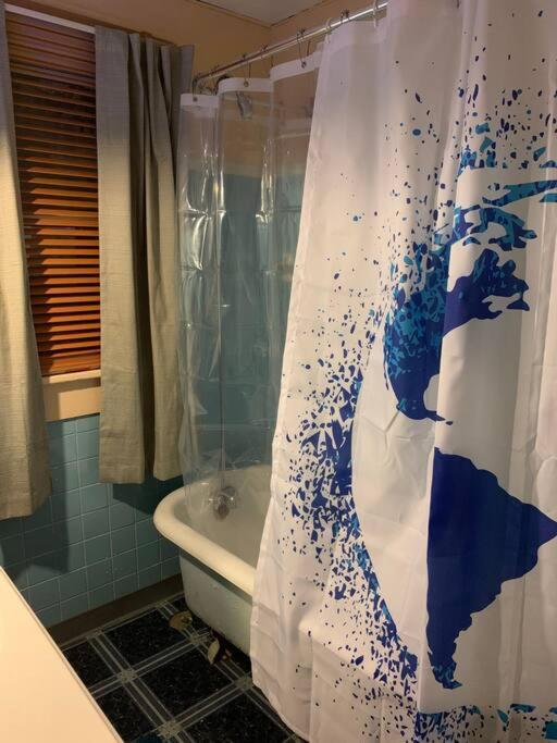 Holiday home Comfortable 2-bdrm Spacious With Wifi & Patio