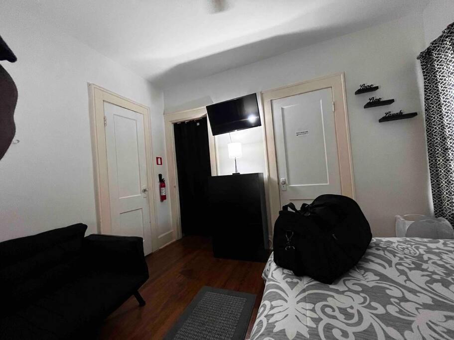 Comfortable 2-bdrm Spacious With Wifi & Patio * Indianapolis