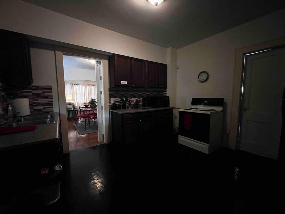 Comfortable 2-bdrm Spacious With Wifi & Patio *