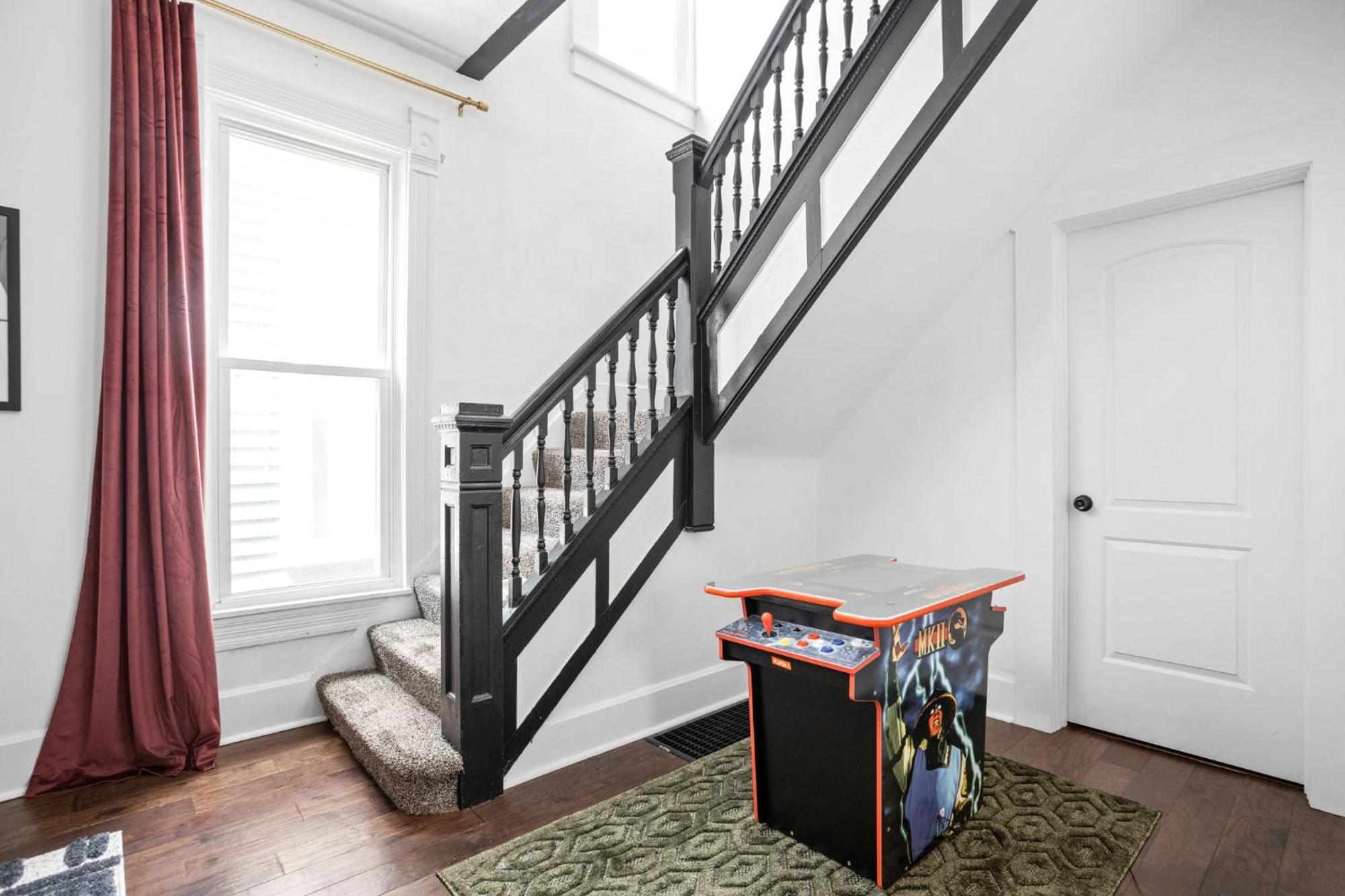 Beautiful House Near Downtown And Fountain Square 4bd Bbq Games Firepit Apartment *