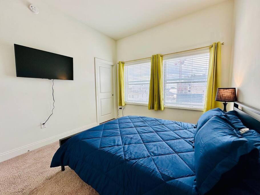 Downtown Penthouse W View Apartment