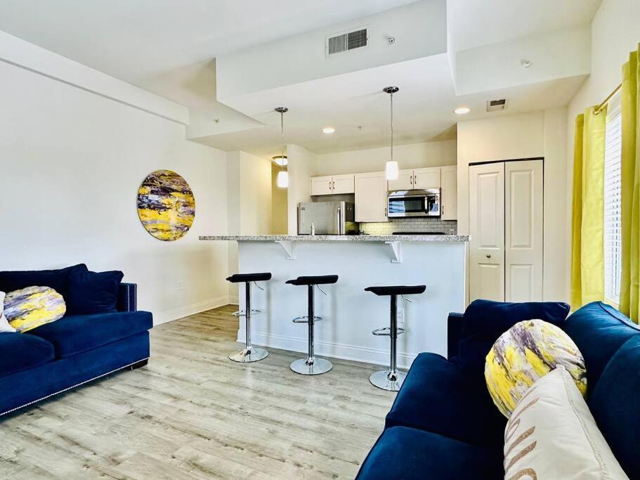 Downtown Penthouse W View Apartment *