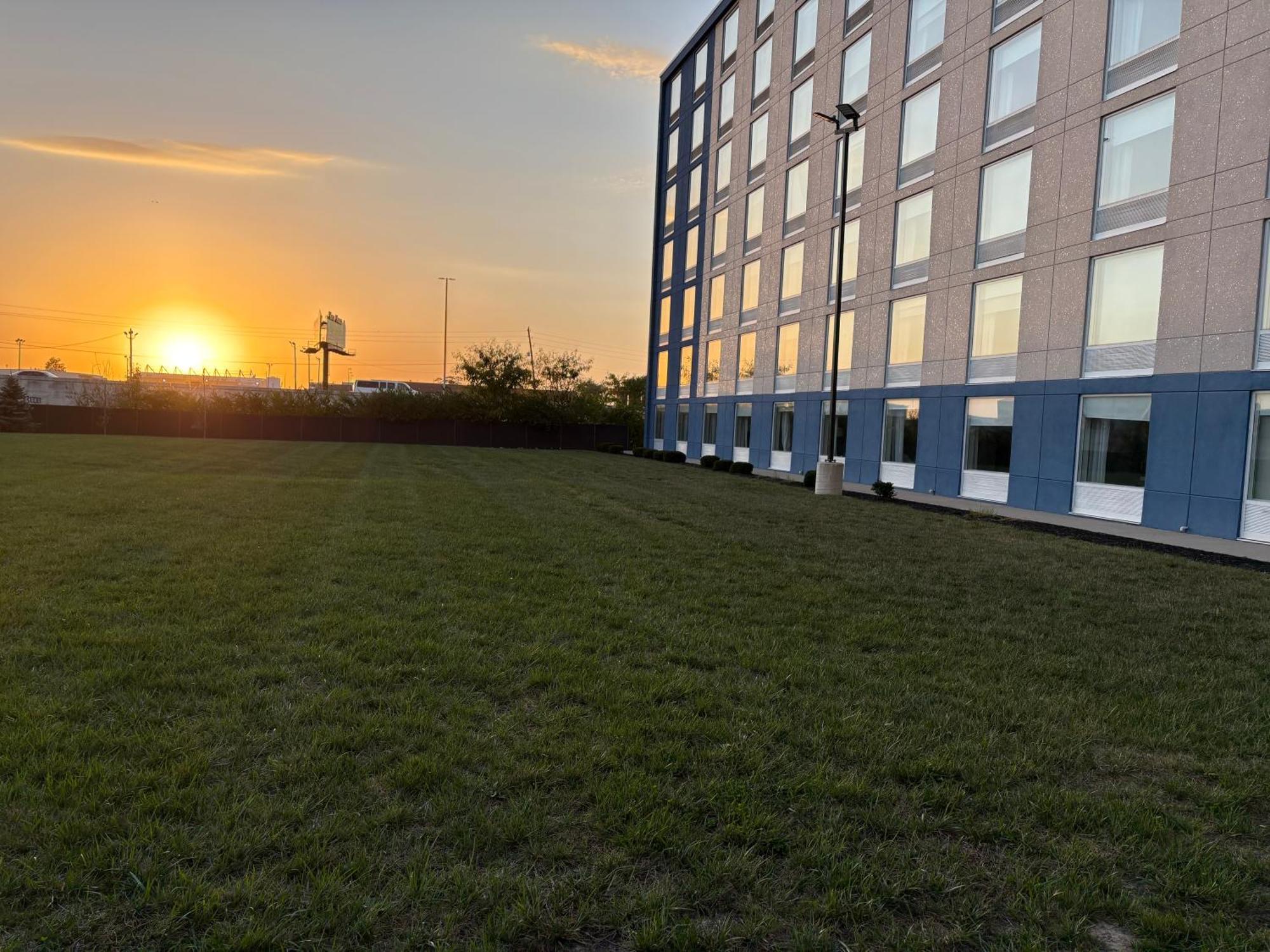Hotel Delta By Marriott Airport 4*