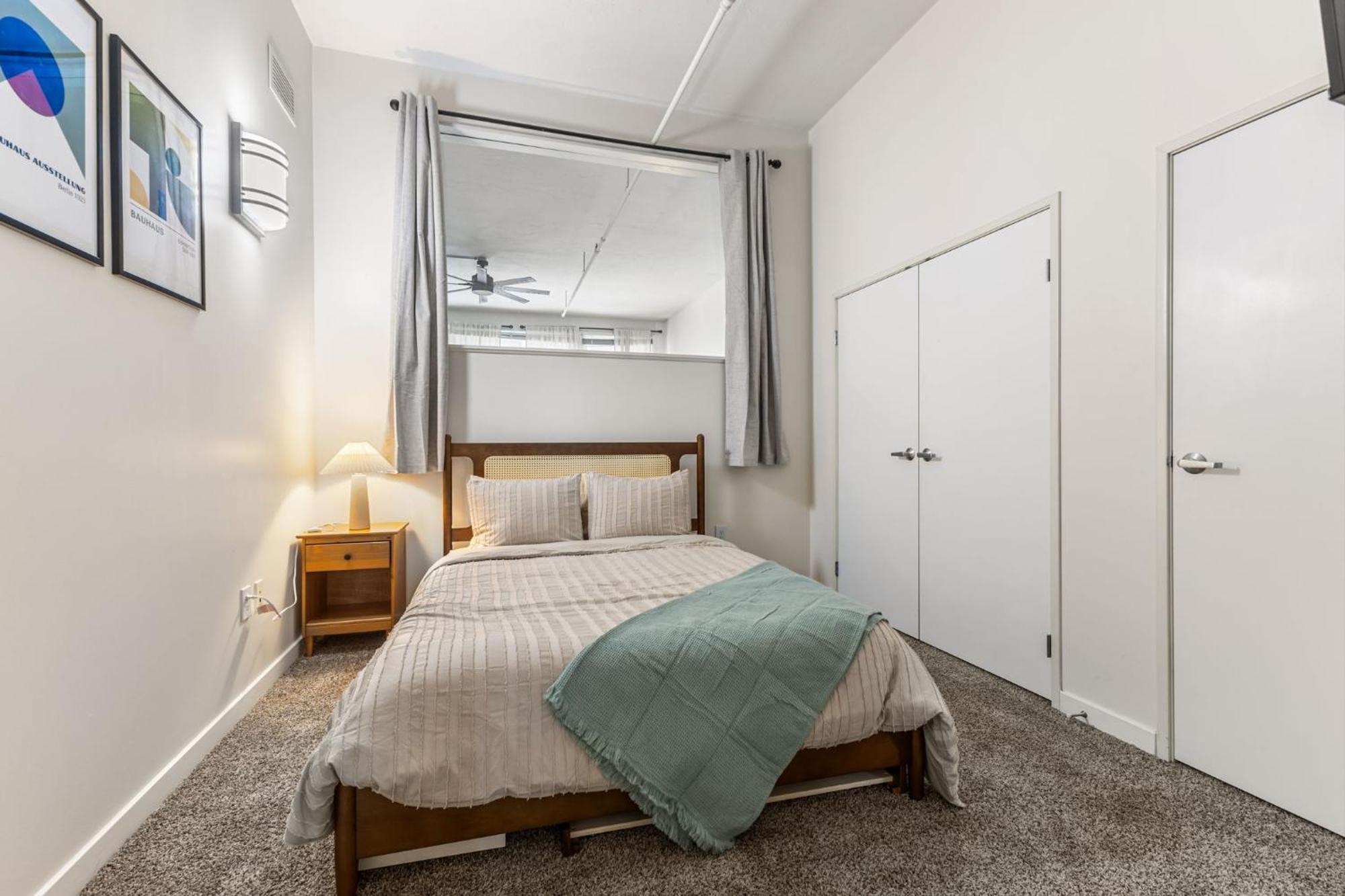 Downtown 2br Loft Short Walk To Convention Centers Apartment *
