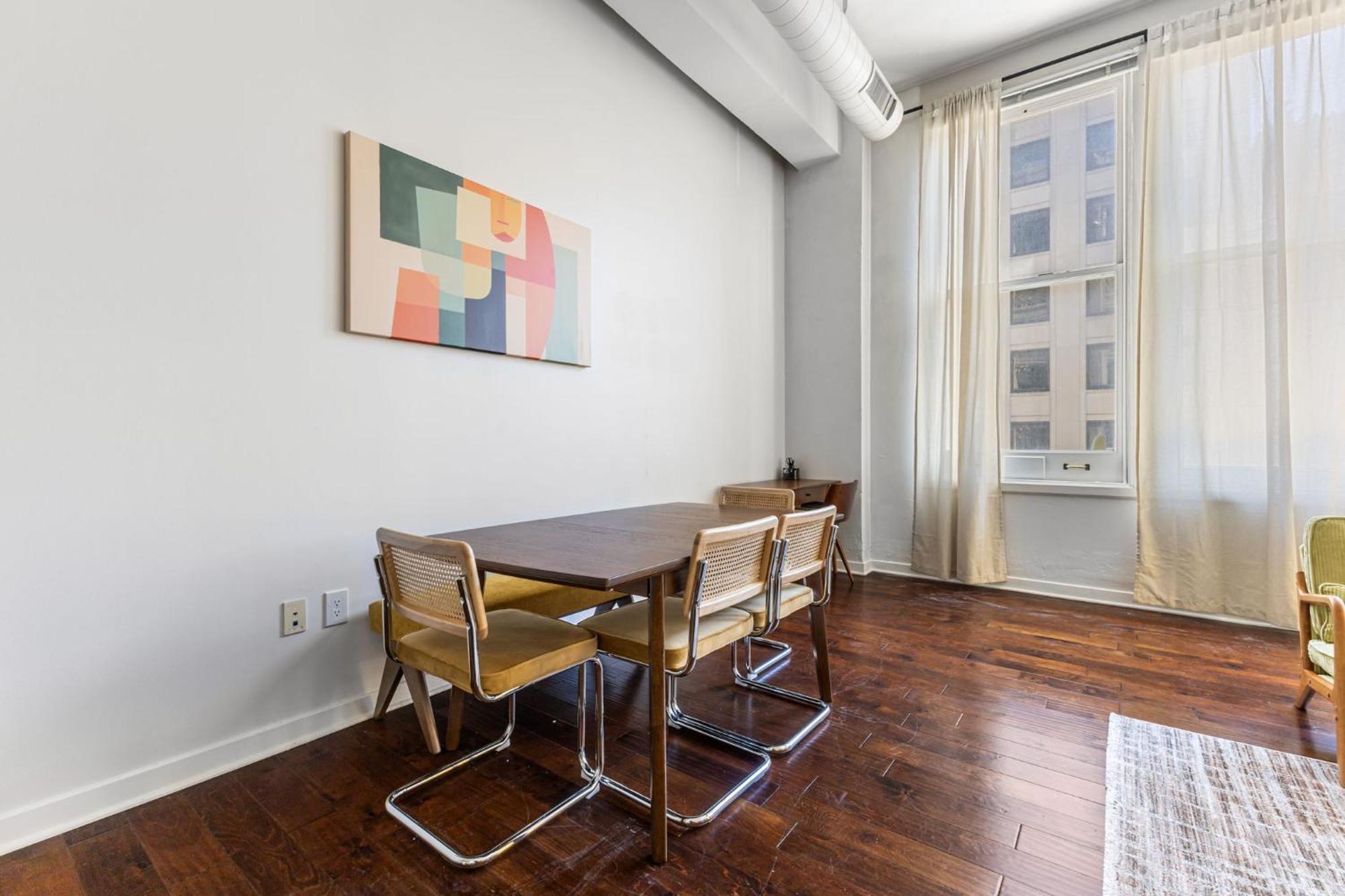 Apartment Downtown 2br Loft Short Walk To Convention Centers Indianapolis