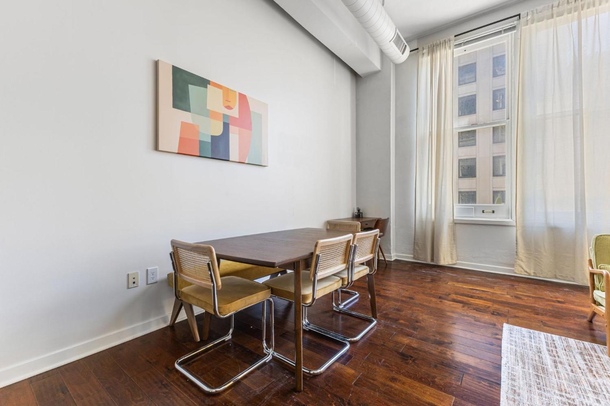 Apartment Downtown 2br Loft Short Walk To Convention Centers