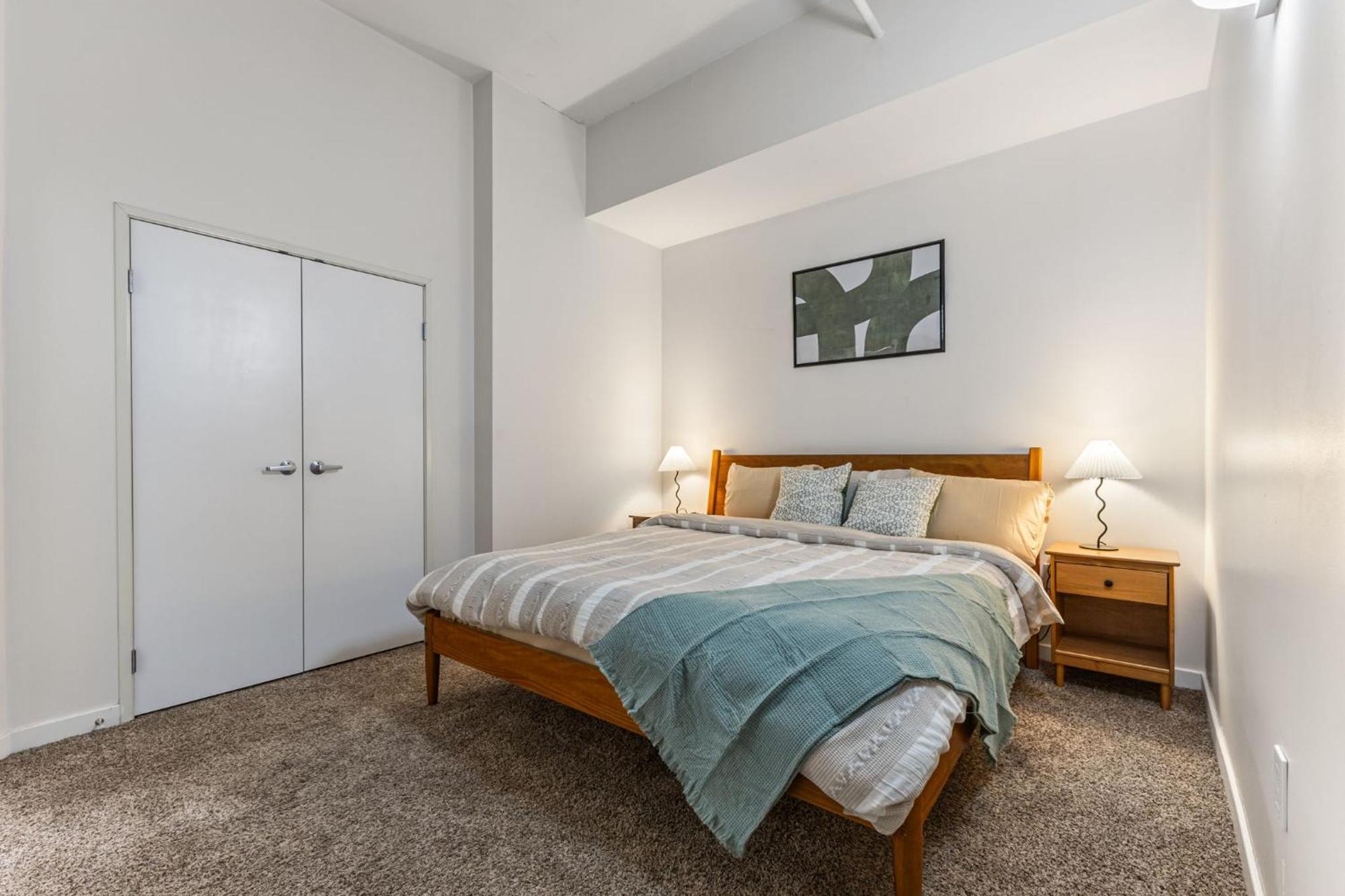 Downtown 2br Loft Short Walk To Convention Centers