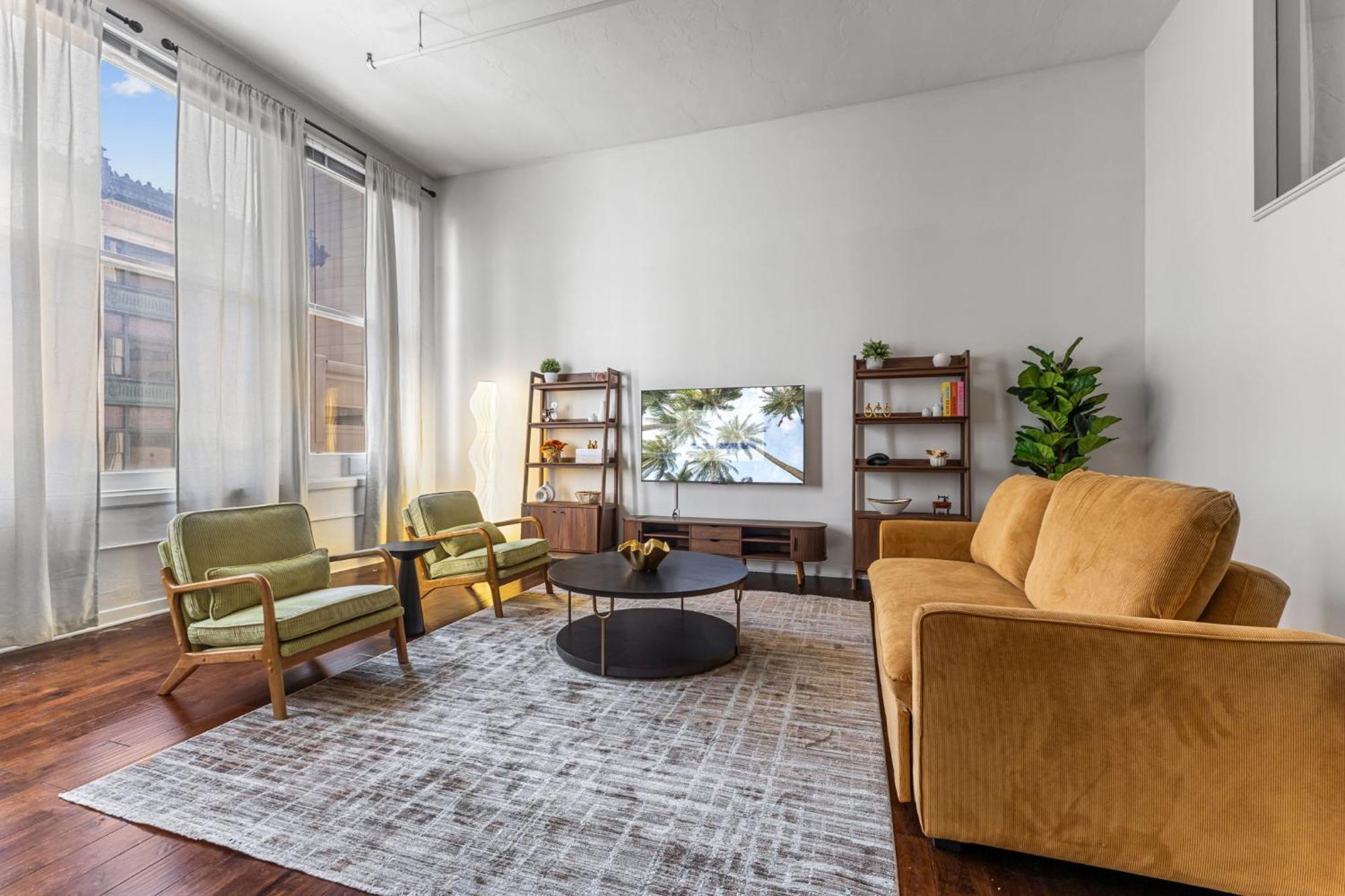 Downtown 2br Loft Short Walk To Convention Centers