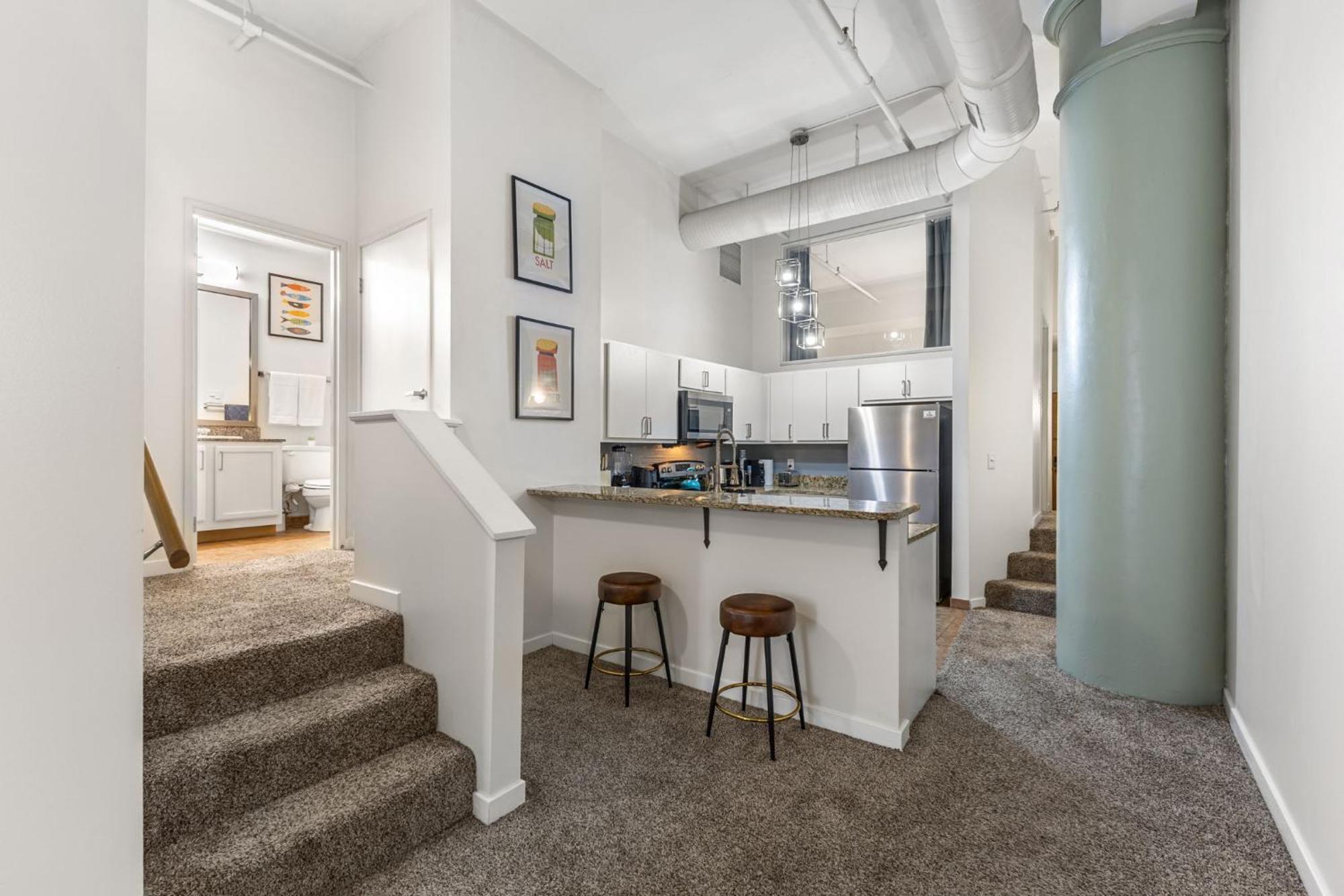 Downtown 2br Loft Short Walk To Convention Centers Apartment *