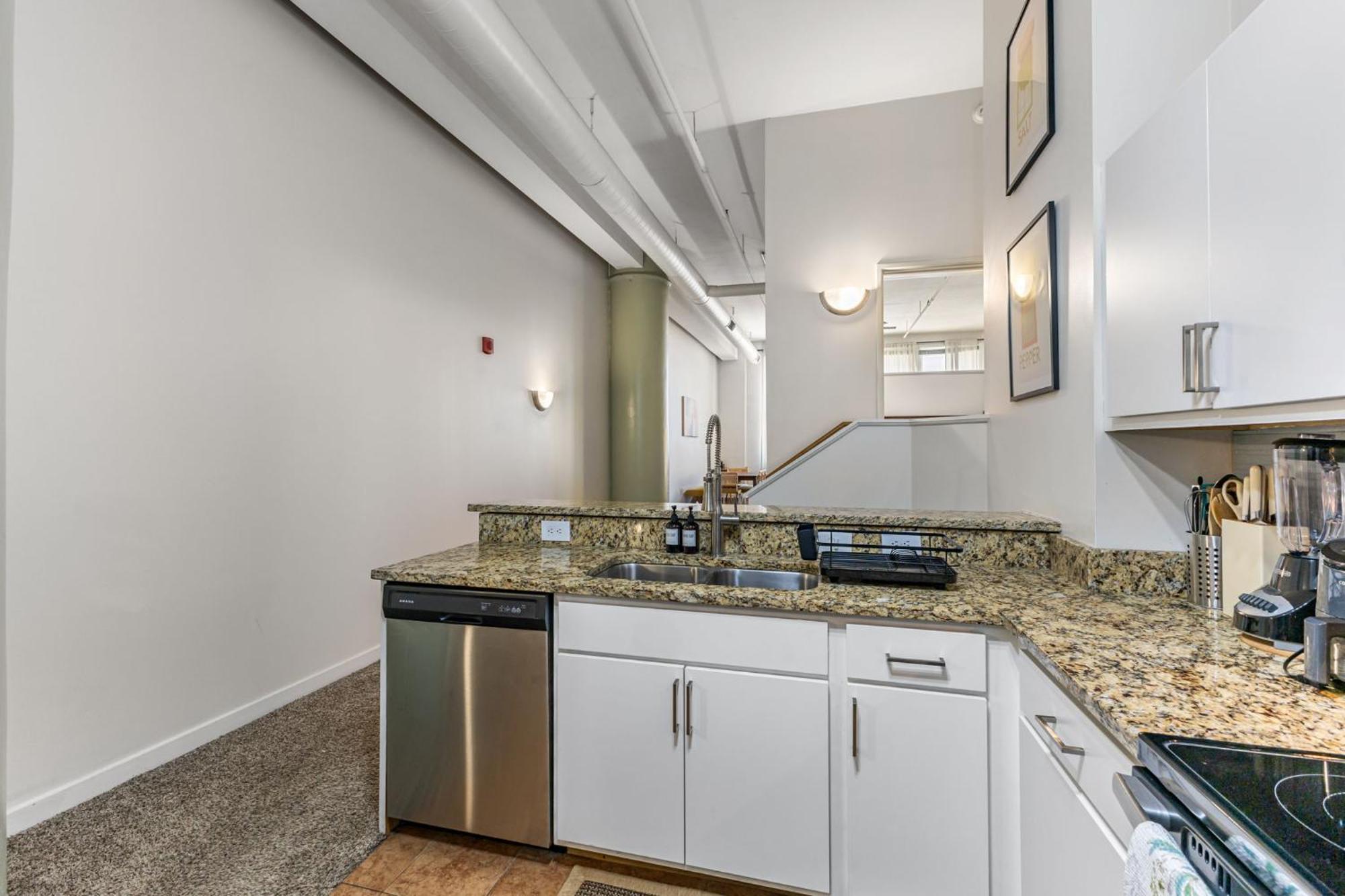 Apartment Downtown 2br Loft Short Walk To Convention Centers *