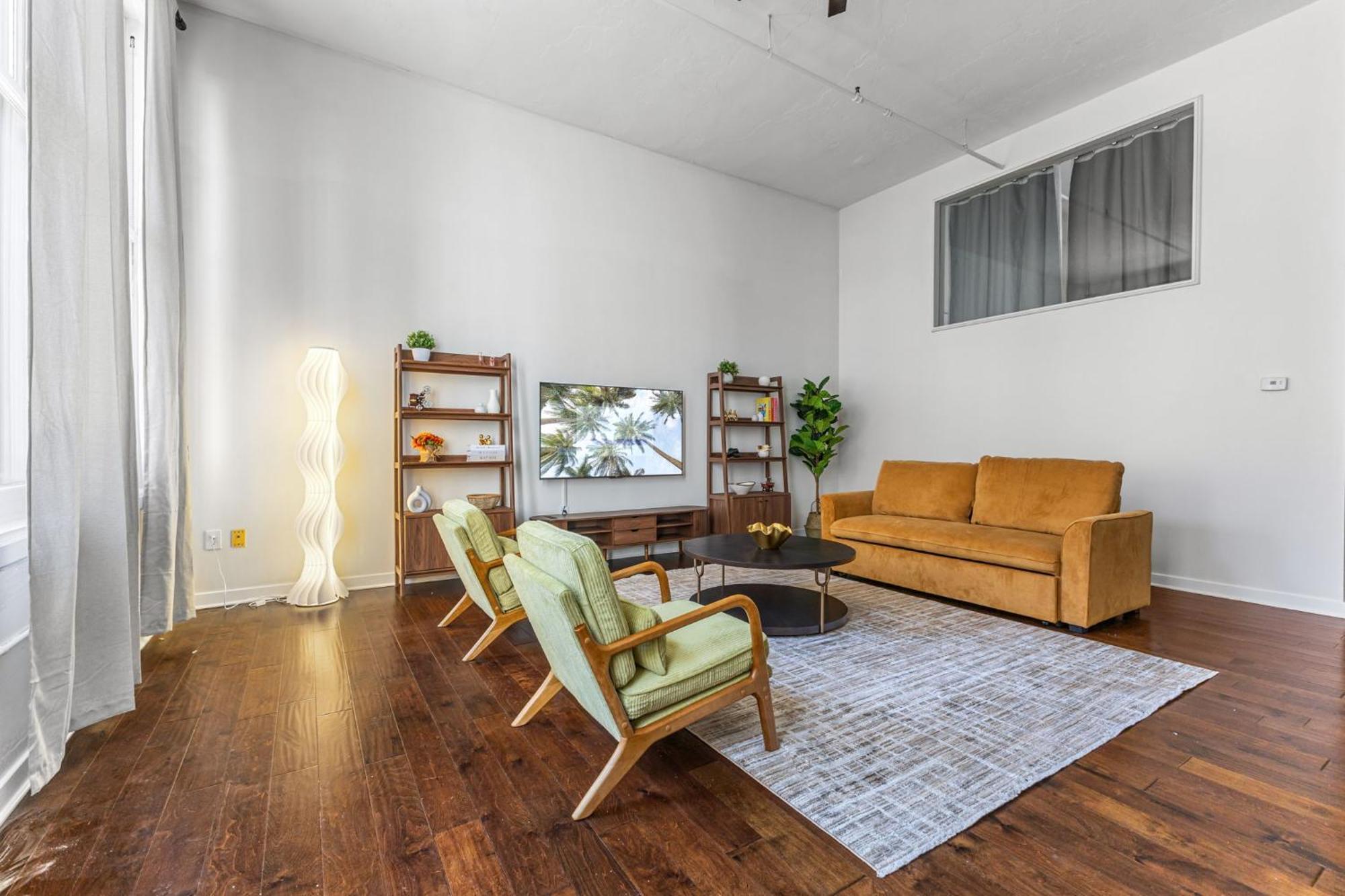 Downtown 2br Loft Short Walk To Convention Centers