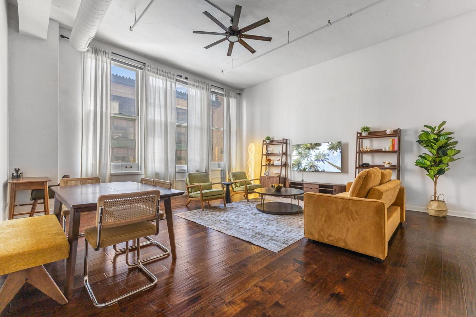 Apartment Downtown 2br Loft Short Walk To Convention Centers *