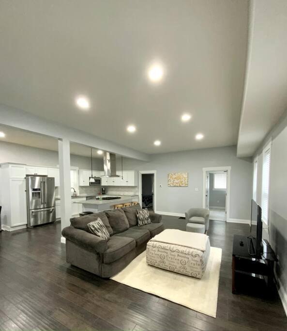Spacious & Great Location! 4-5 Bedrooms Holiday home *
