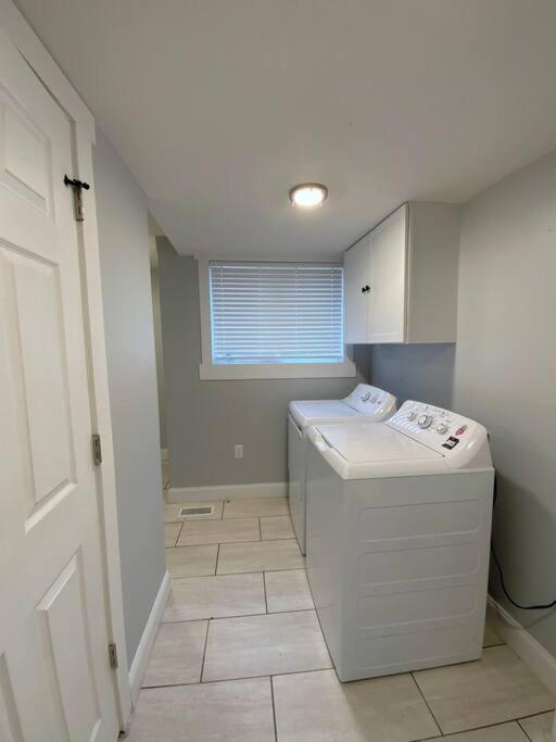 Spacious & Great Location! 4-5 Bedrooms Holiday home Indianapolis