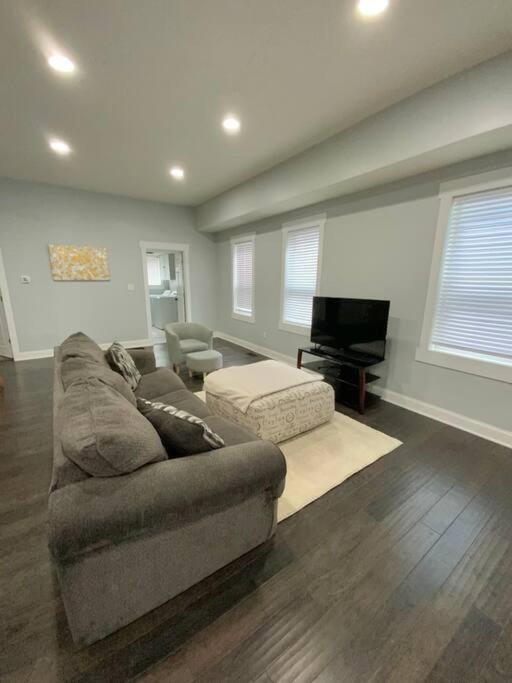 Spacious & Great Location! 4-5 Bedrooms * Indianapolis