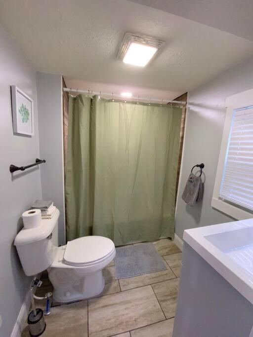 Spacious & Great Location! 4-5 Bedrooms Holiday home *