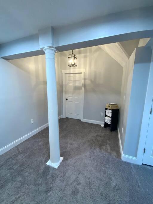 Spacious & Great Location! 4-5 Bedrooms Holiday home Indianapolis