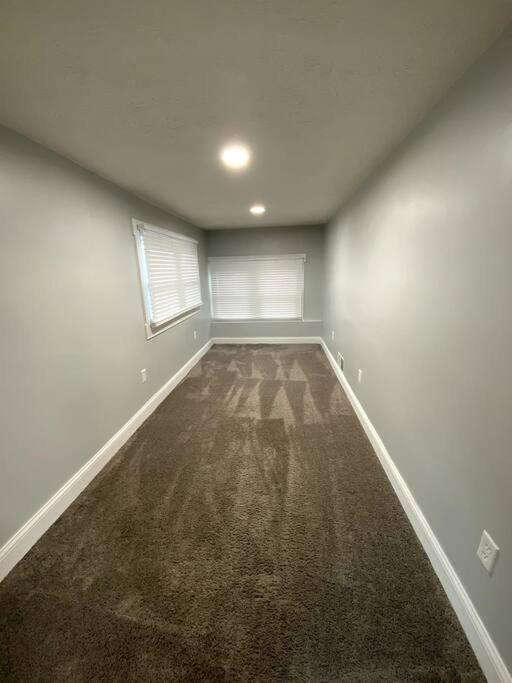 Spacious & Great Location! 4-5 Bedrooms *