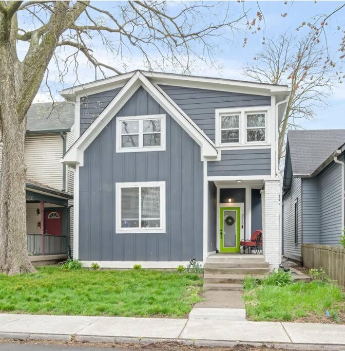 Spacious & Great Location! 4-5 Bedrooms Holiday home Indianapolis