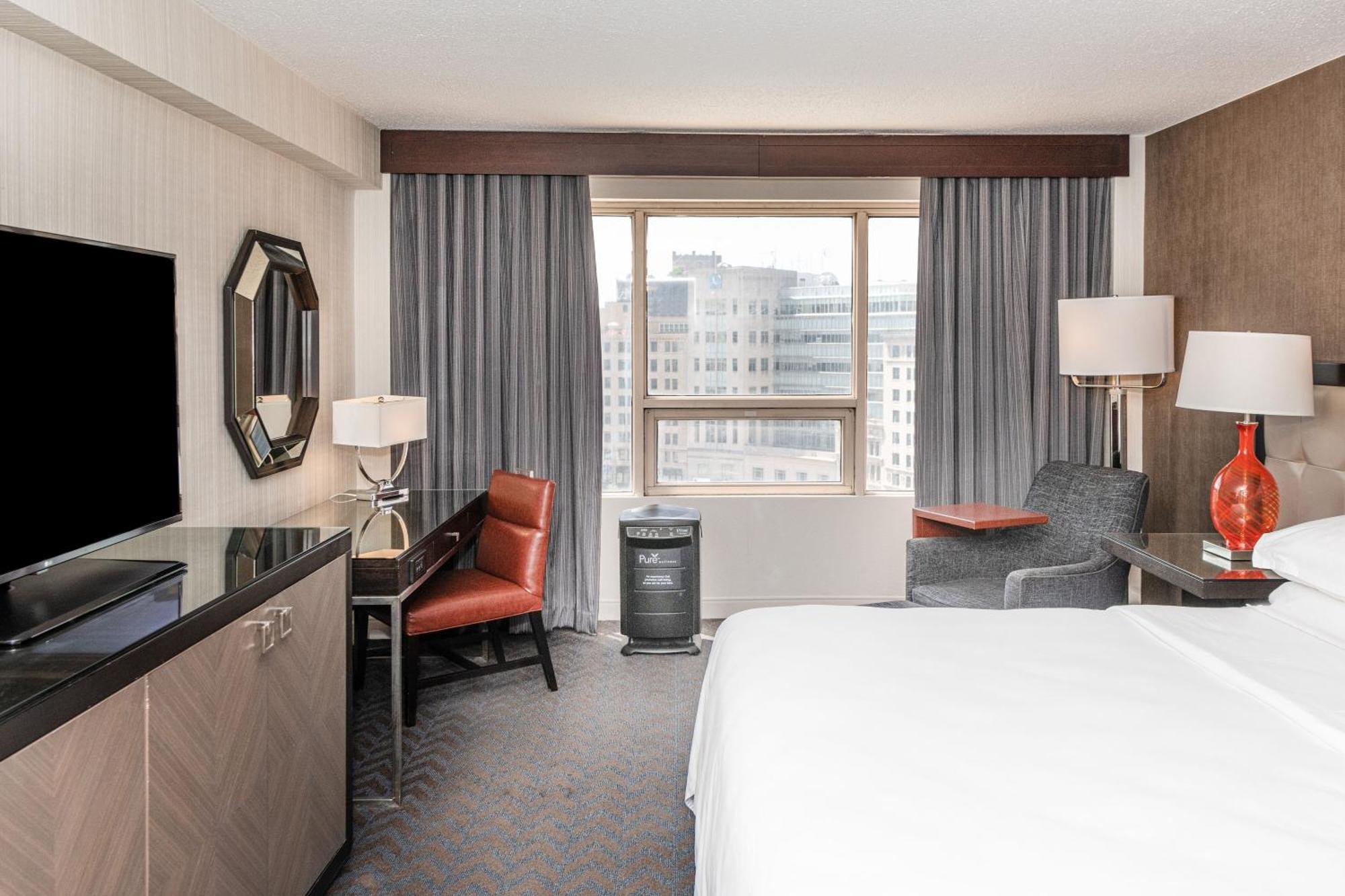 Sheraton Centre Hotel 4*