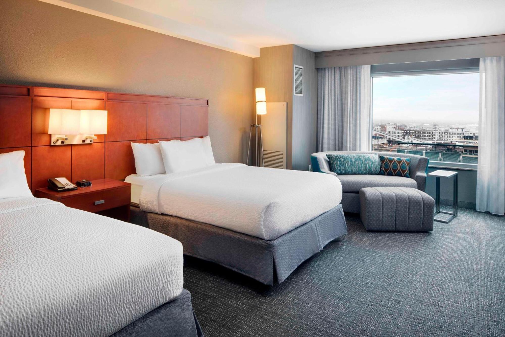 Courtyard Downtown Hotel 3*