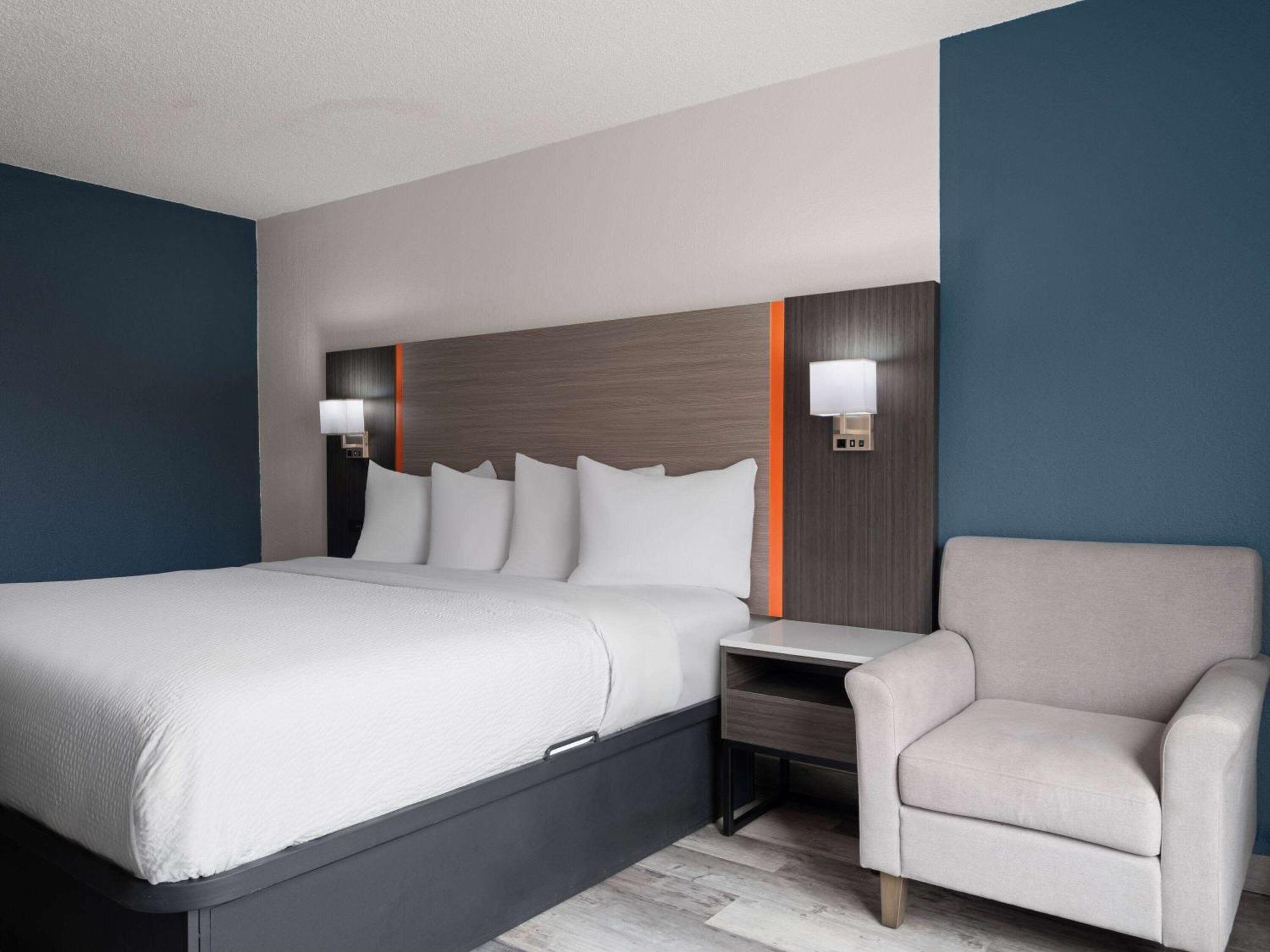 Baymont By Wyndham East Hotel