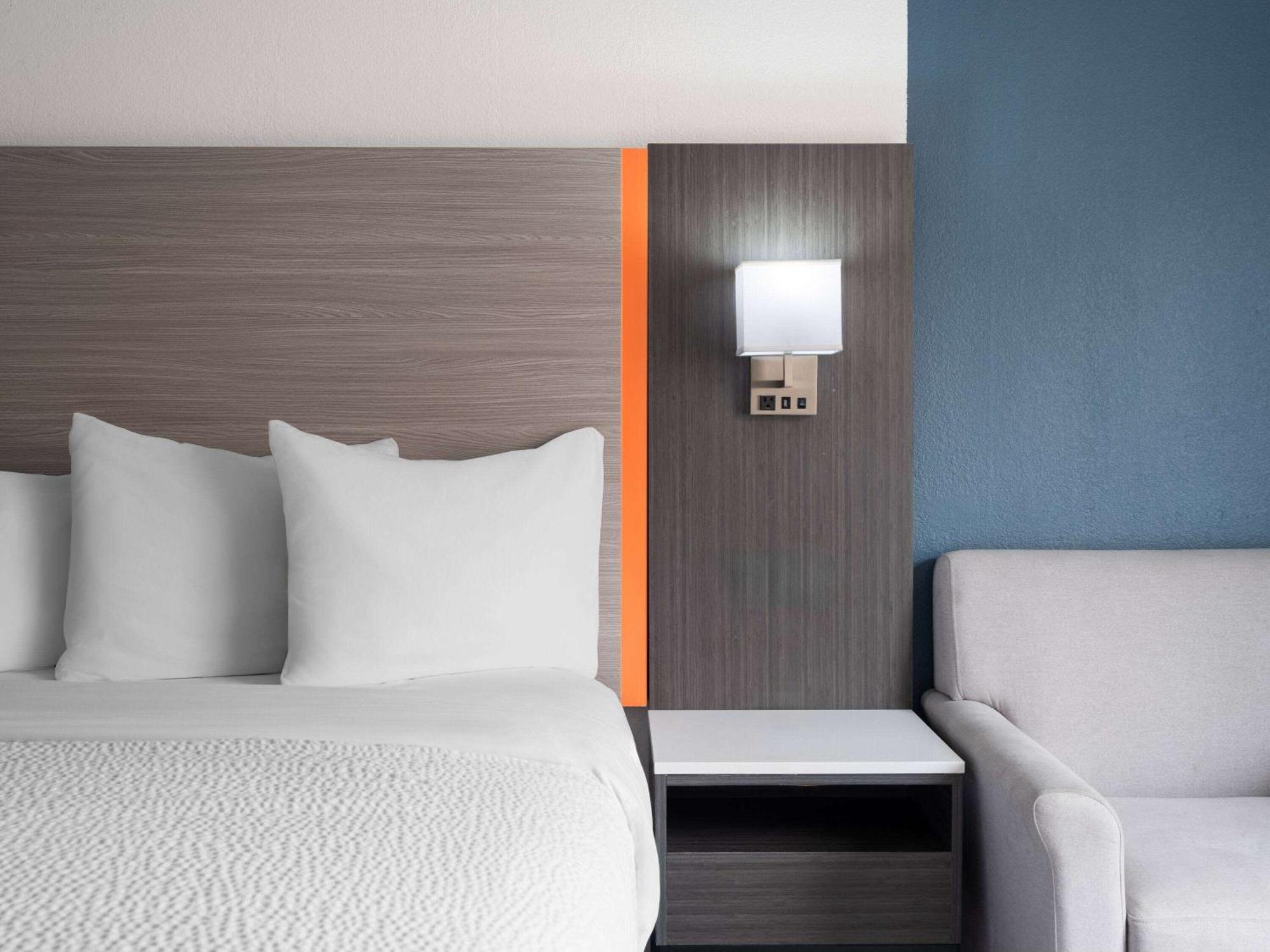 Baymont By Wyndham East Hotel 2*