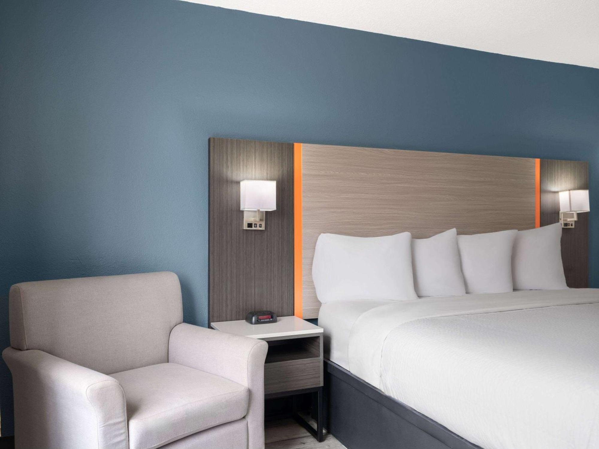 Hotel Baymont By Wyndham East