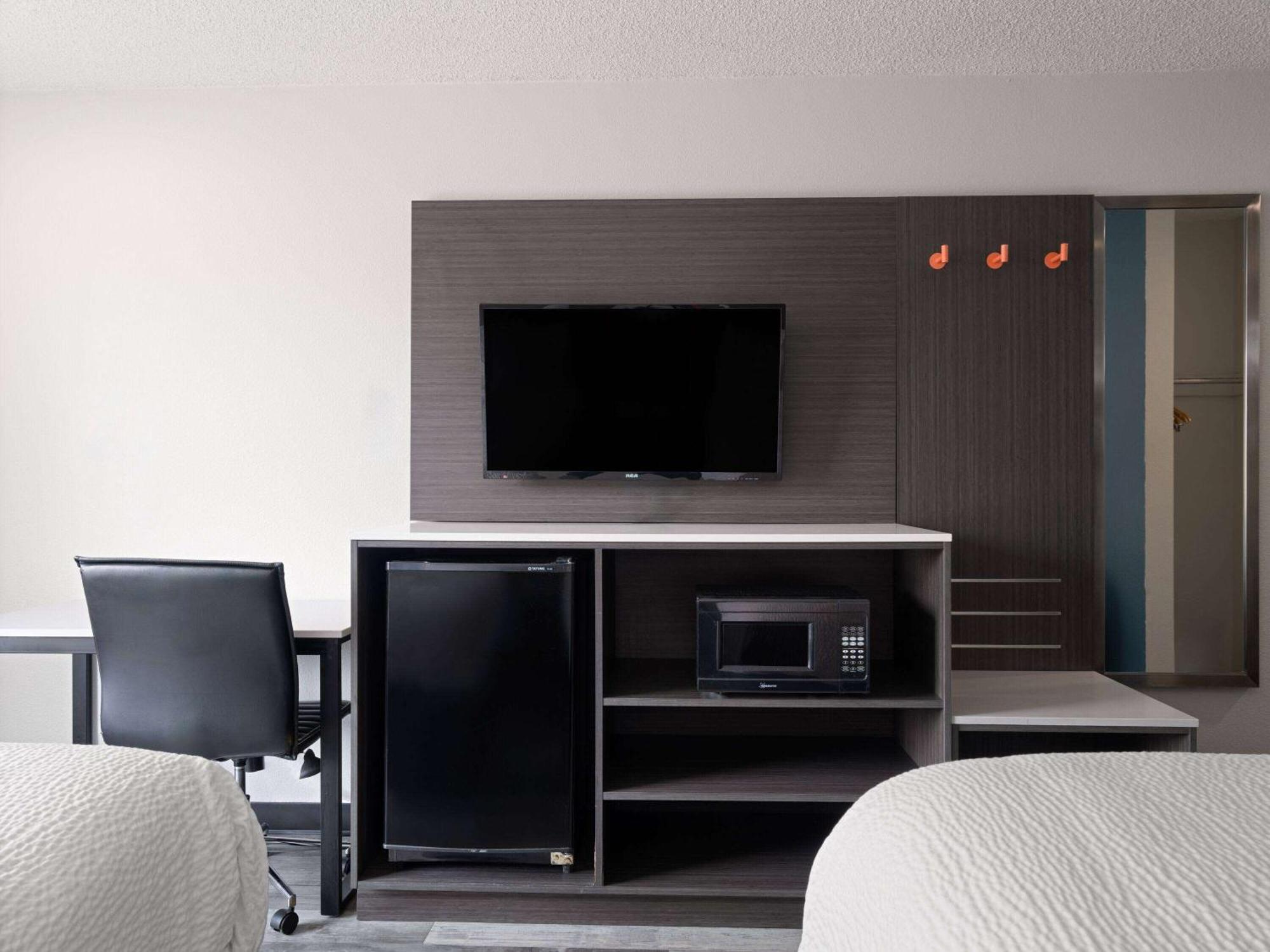 Hotel Baymont By Wyndham East 2*