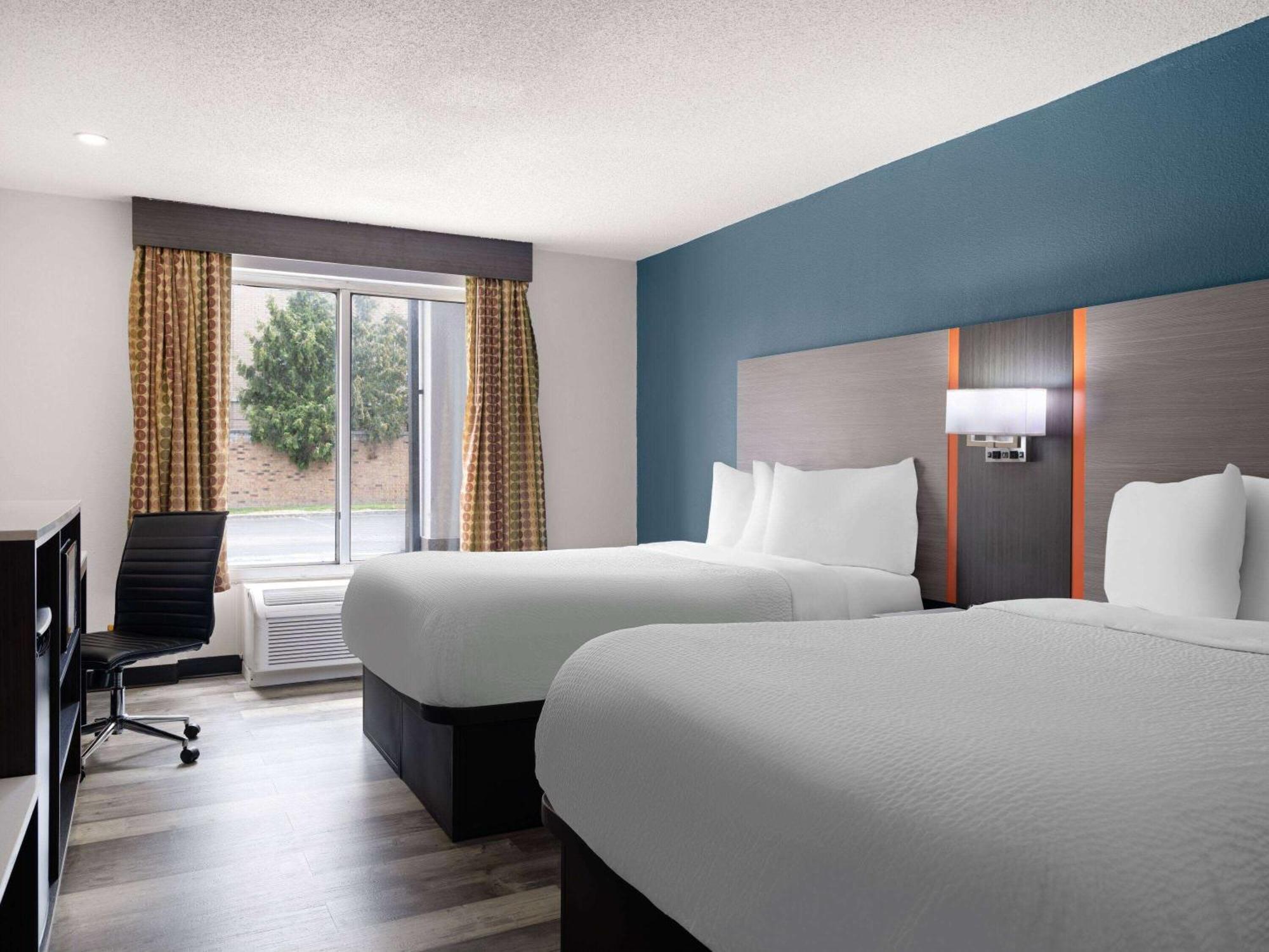Baymont By Wyndham East