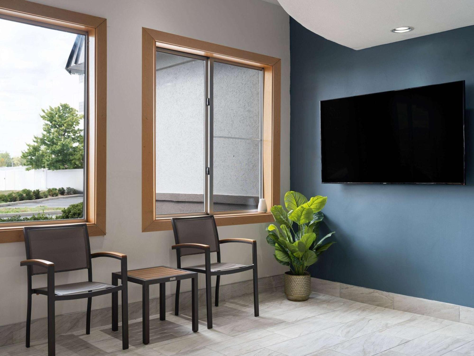 Baymont By Wyndham East
