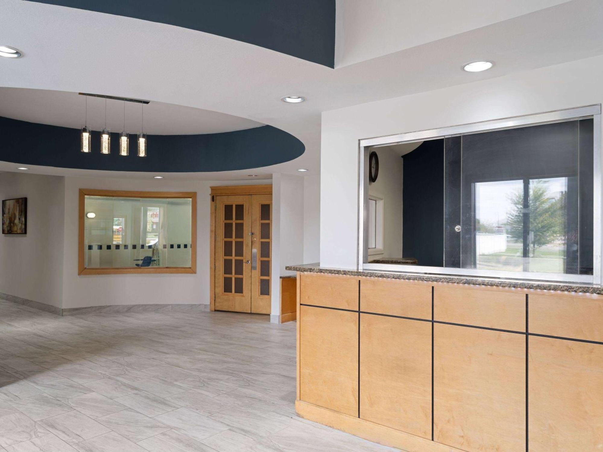Hotel Baymont By Wyndham East 2*