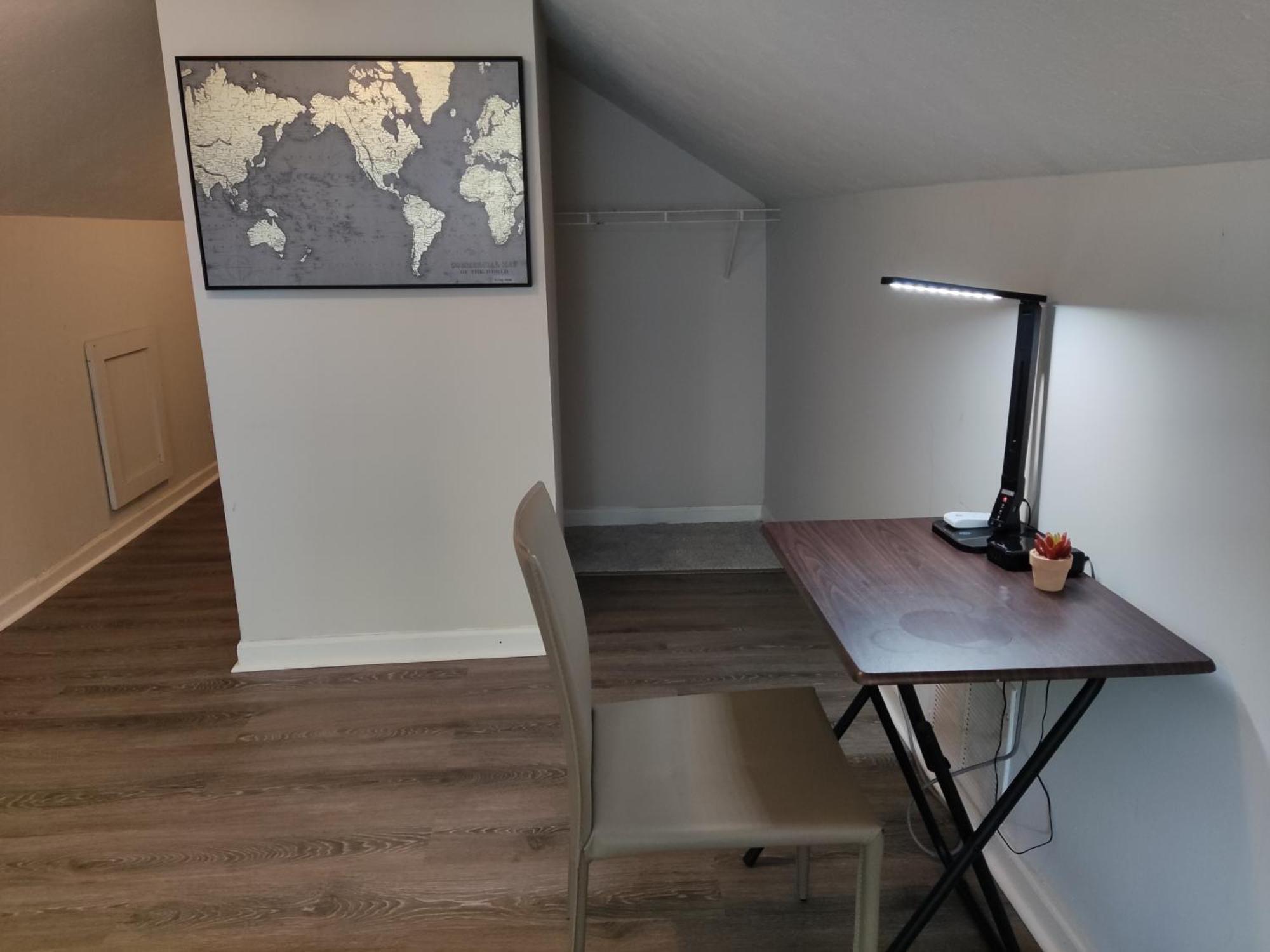 Not In Service Lights Hideaway- 3br Near Downtown Indy *